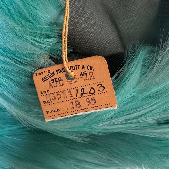 DAZZLING 1940s\' AQUA FEATHER TILT HAT WITH \